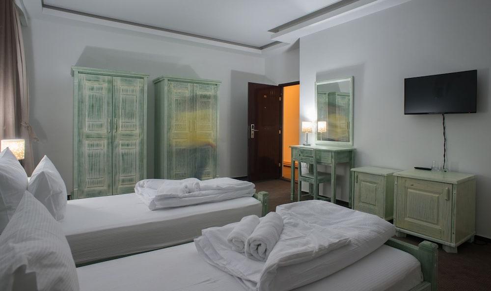 Hotel Trim Nikšić Buitenkant foto