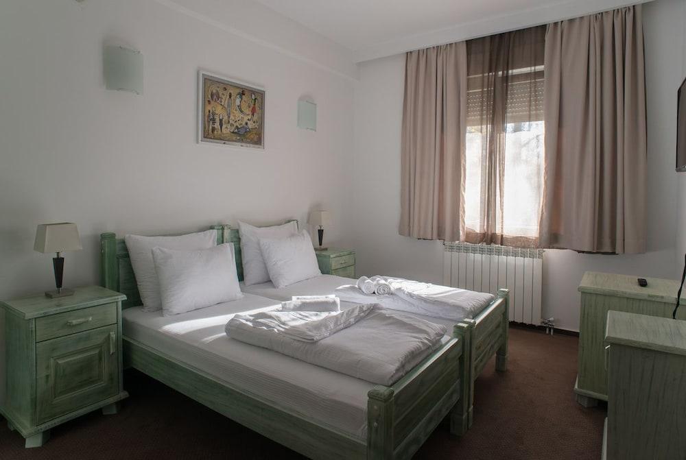 Hotel Trim Nikšić Buitenkant foto
