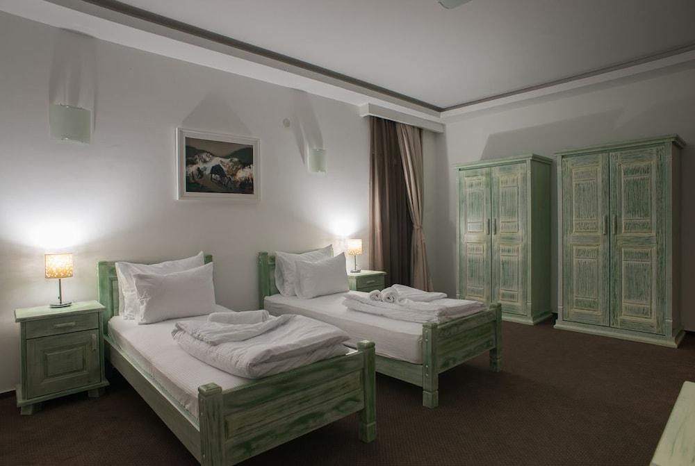 Hotel Trim Nikšić Buitenkant foto