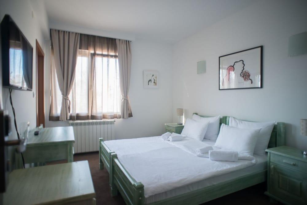 Hotel Trim Nikšić Buitenkant foto