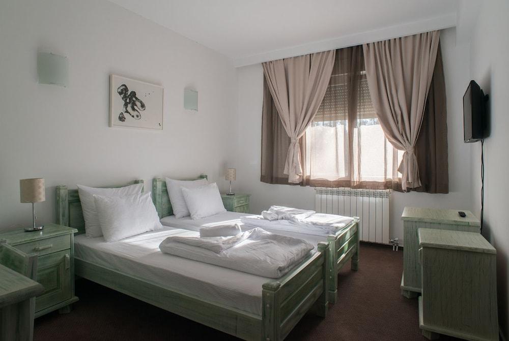 Hotel Trim Nikšić Buitenkant foto
