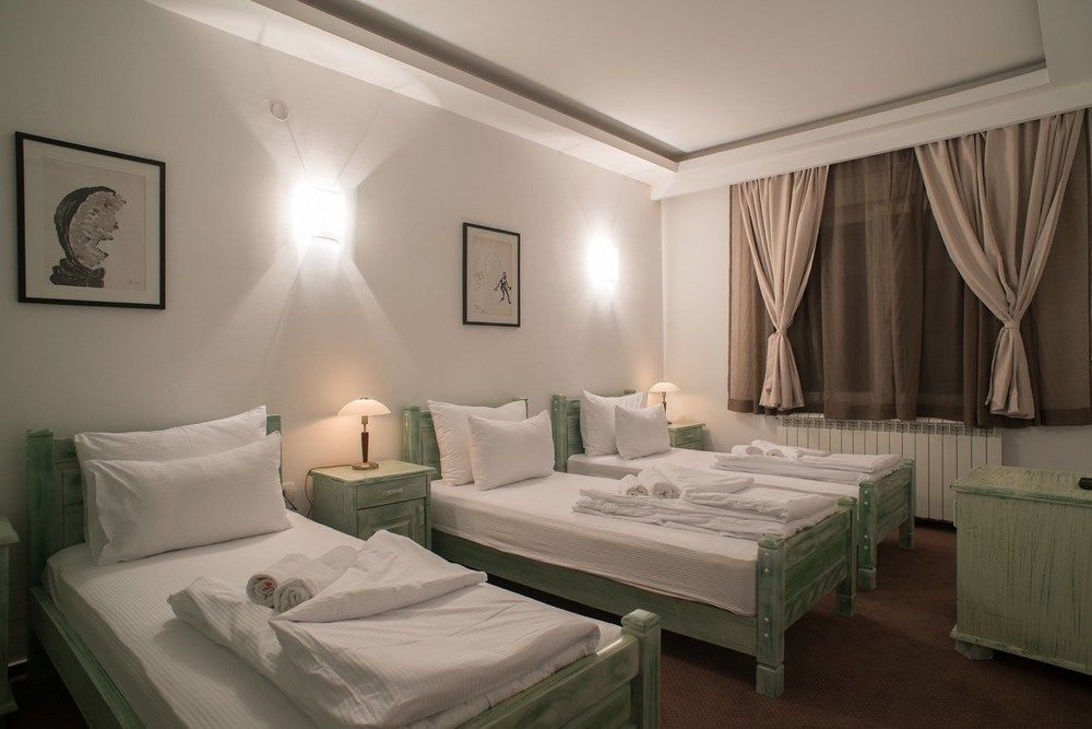 Hotel Trim Nikšić Buitenkant foto