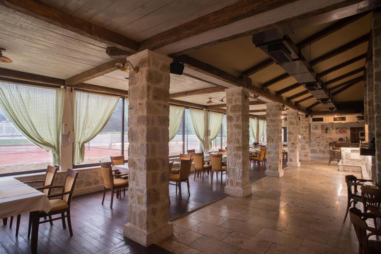 Hotel Trim Nikšić Buitenkant foto