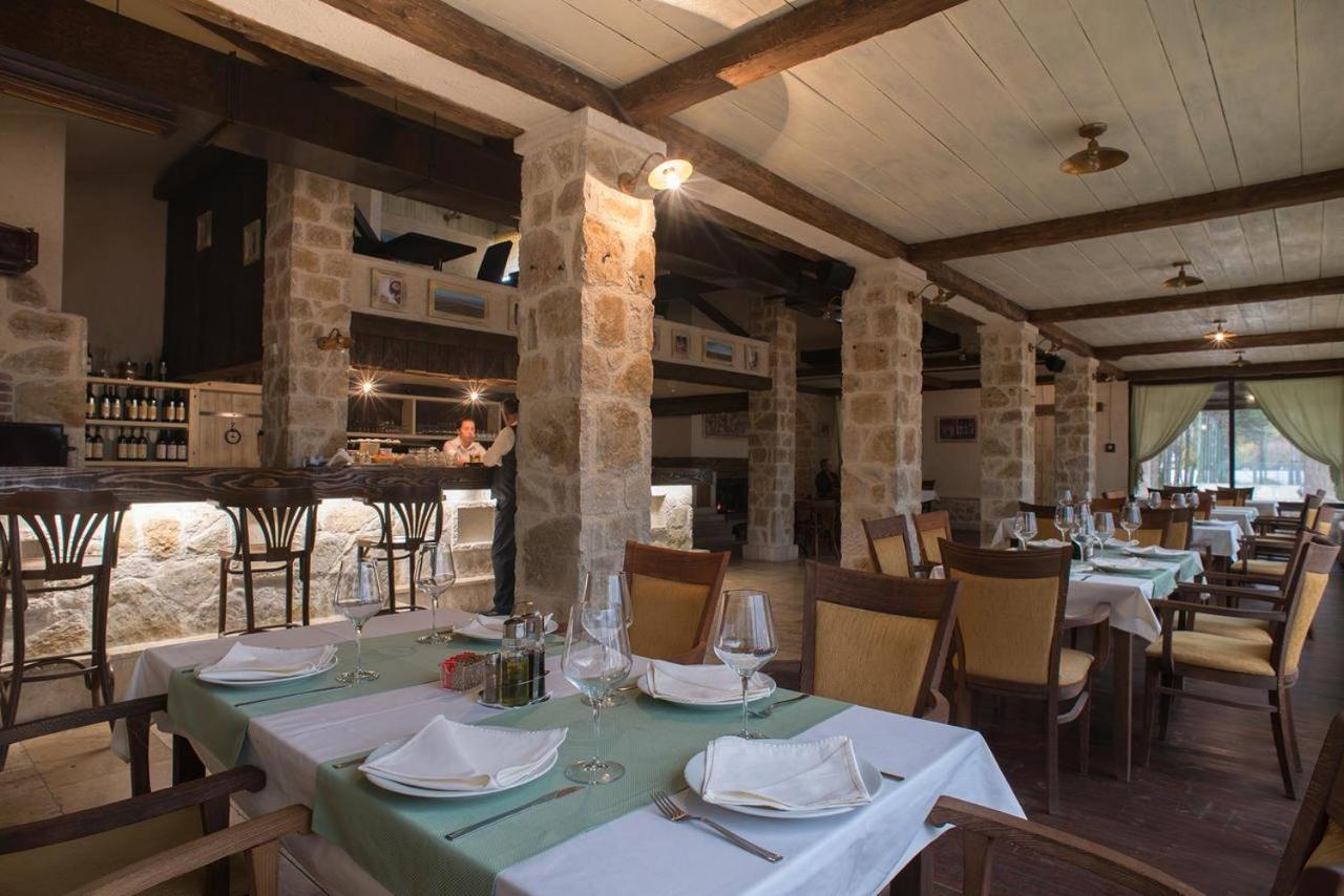Hotel Trim Nikšić Buitenkant foto