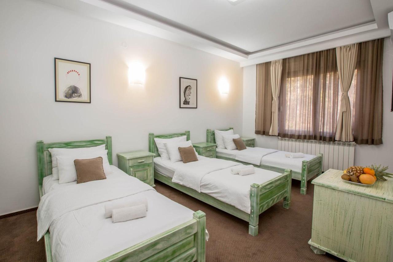 Hotel Trim Nikšić Buitenkant foto