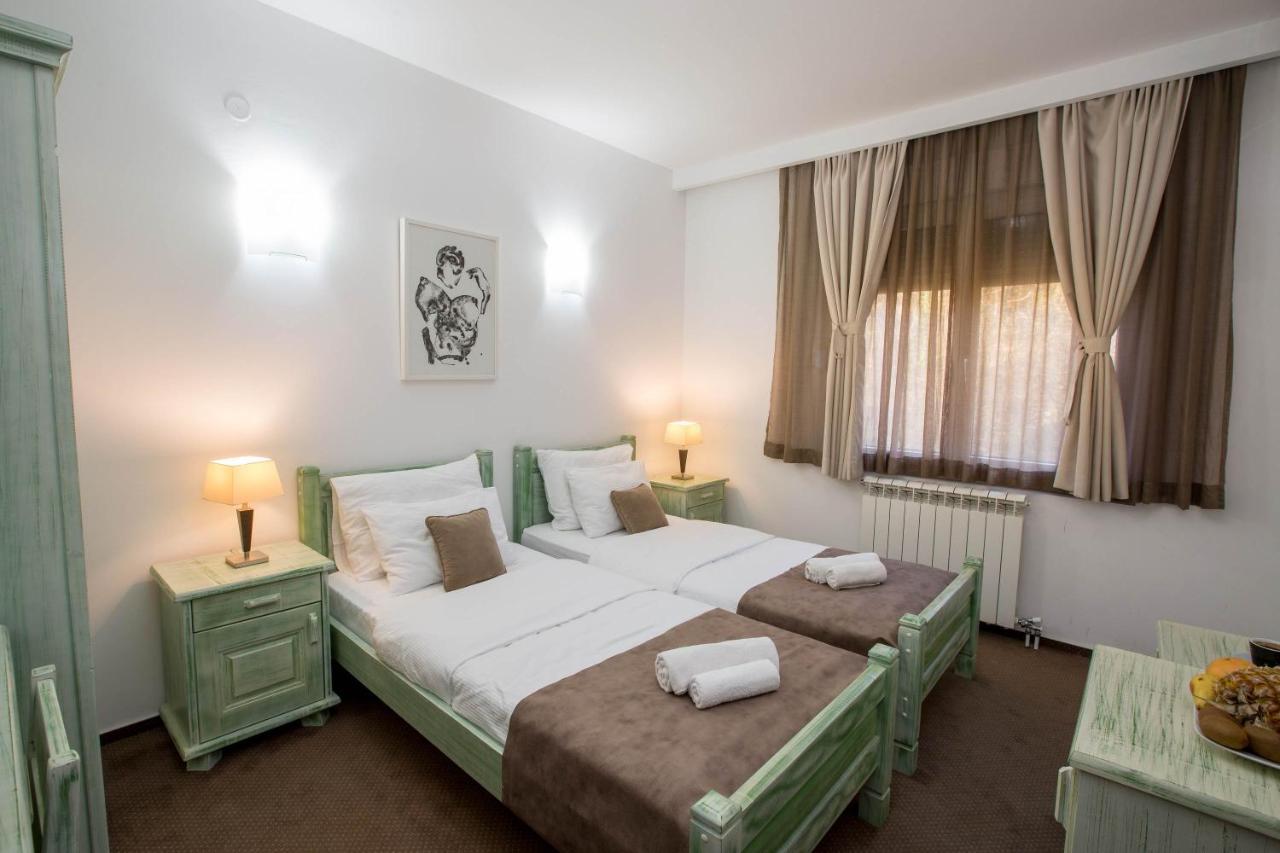 Hotel Trim Nikšić Buitenkant foto