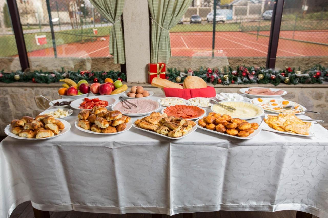 Hotel Trim Nikšić Buitenkant foto